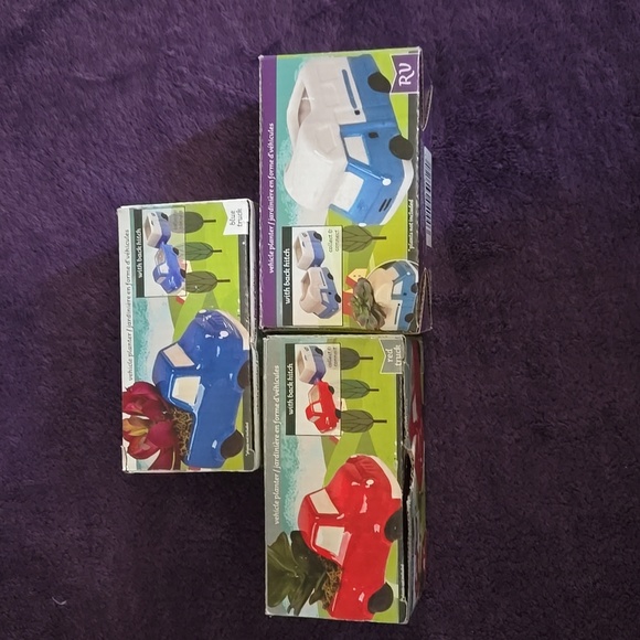 SMALL VEHICLE PLANTERS - Picture 1 of 7